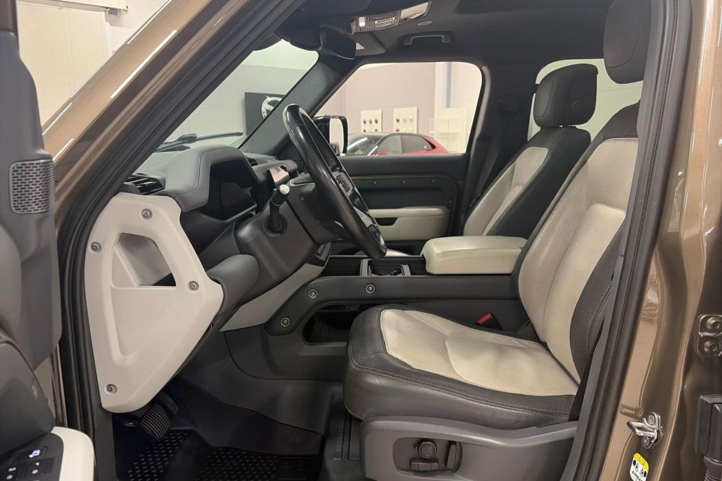 LAND ROVER Defender 2023
