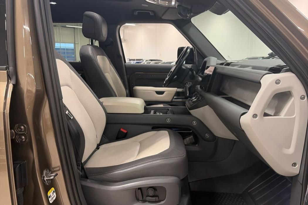 LAND ROVER Defender 2023