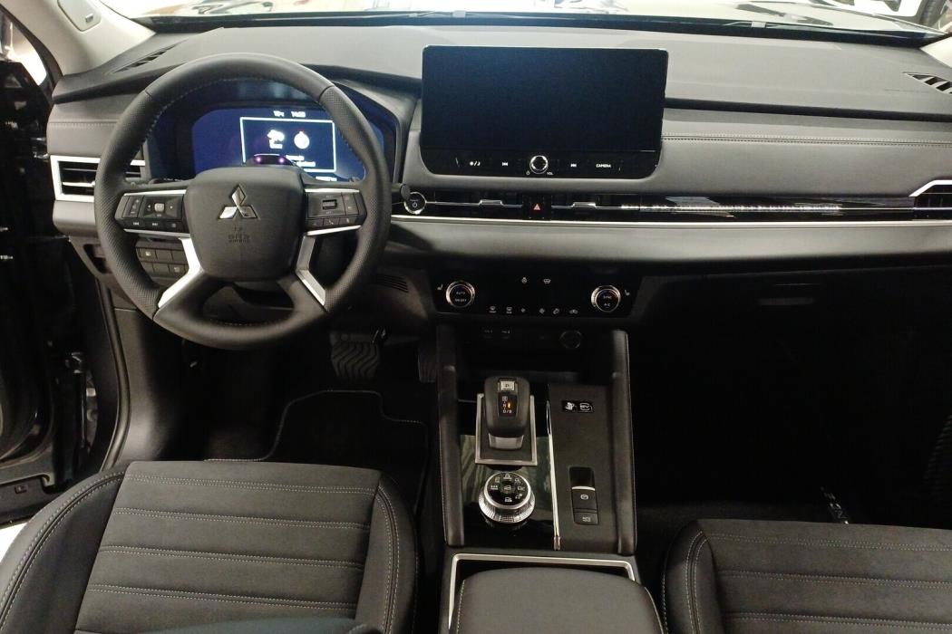 MITSUBISHI Outlander 2026