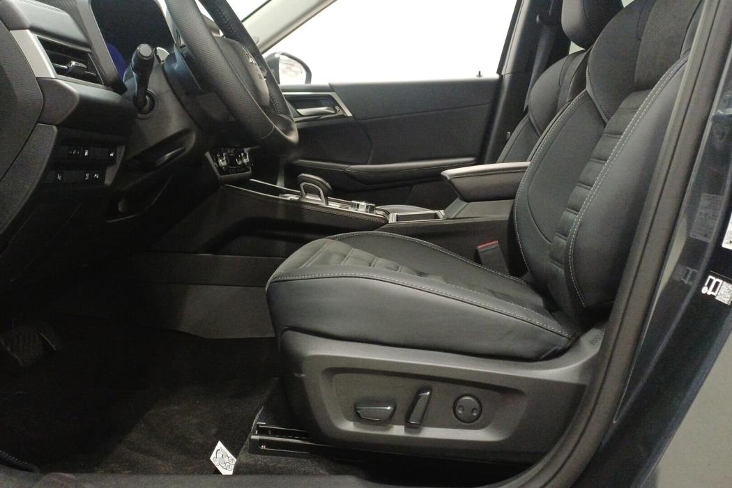 MITSUBISHI Outlander 2026