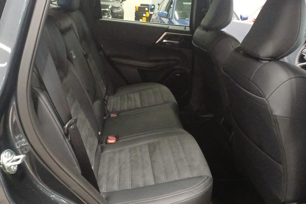 MITSUBISHI Outlander 2026