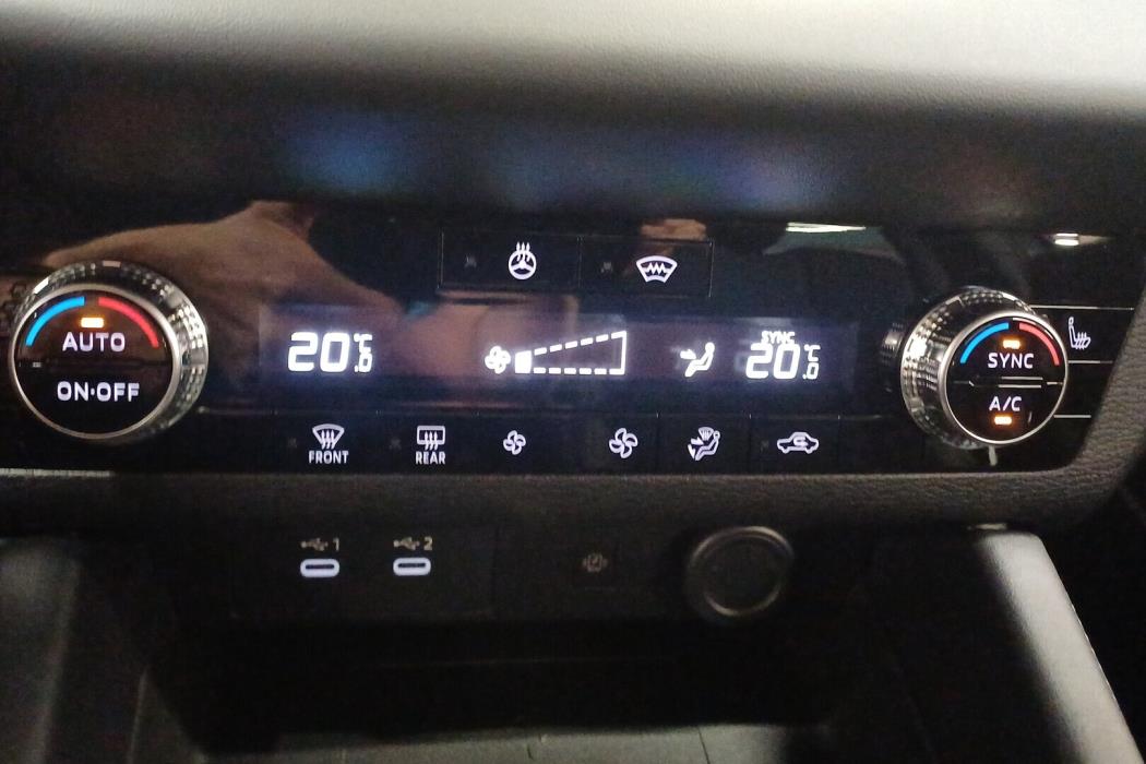 MITSUBISHI Outlander 2026