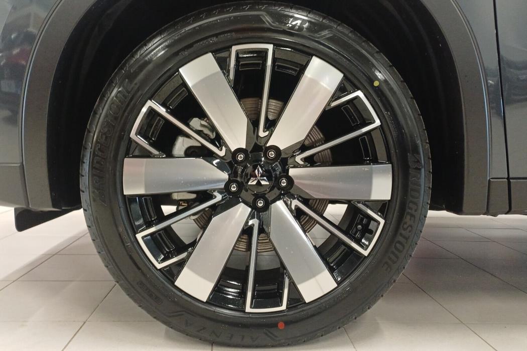 MITSUBISHI Outlander 2026