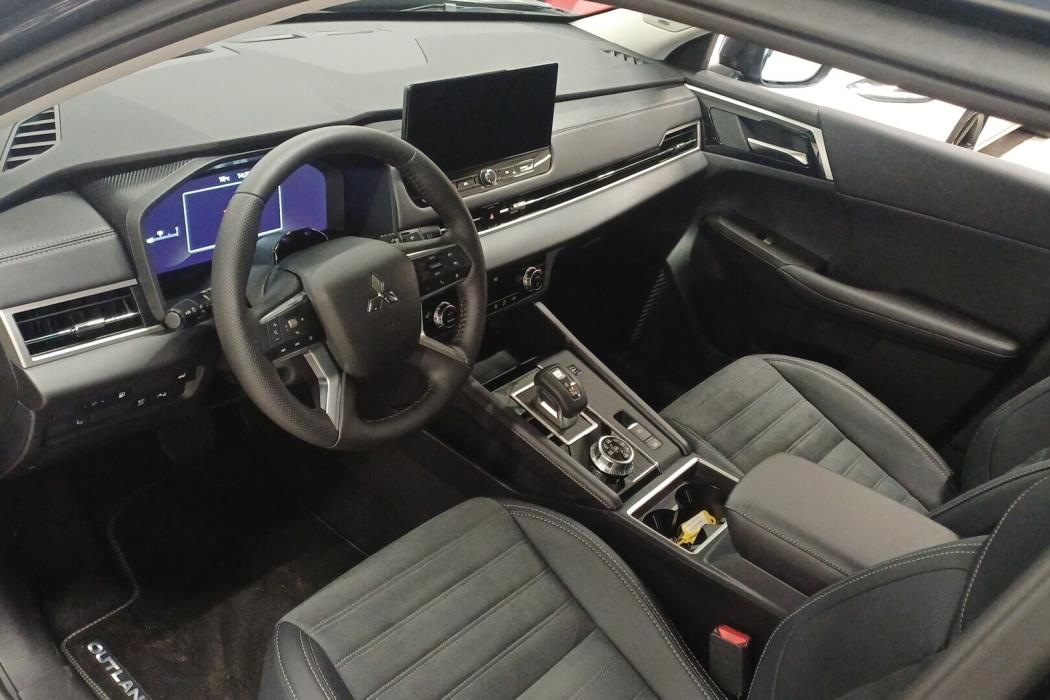 MITSUBISHI Outlander 2026