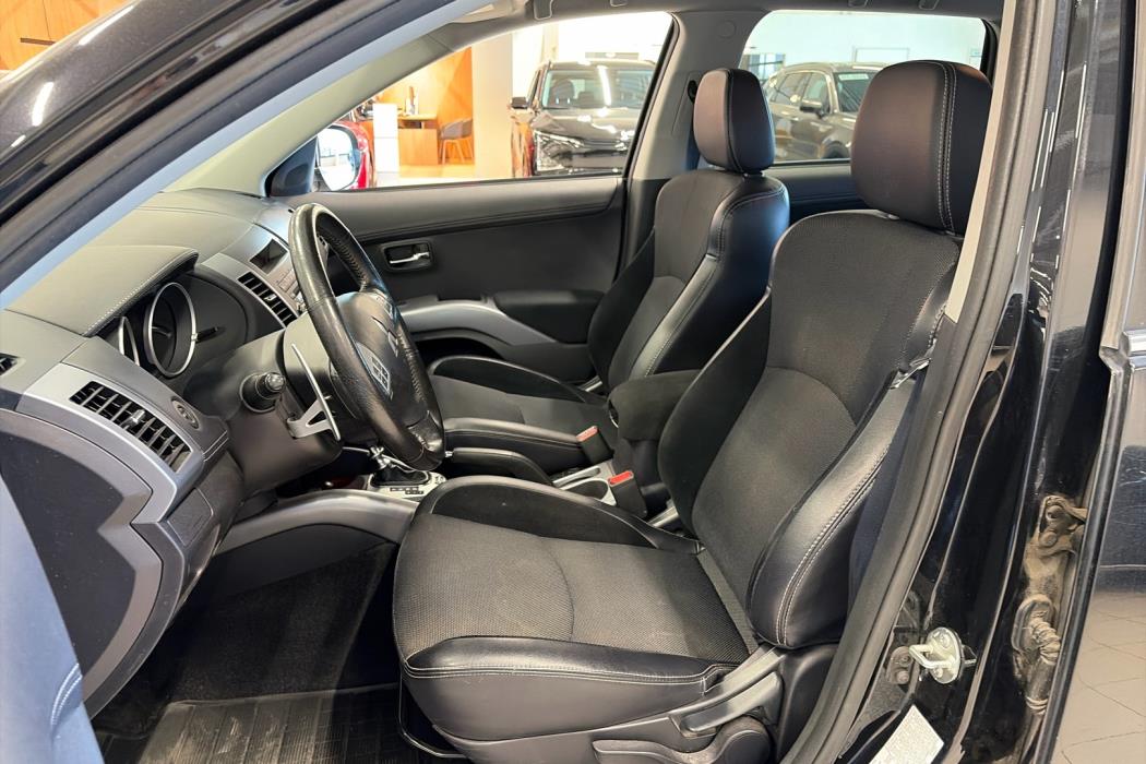 MITSUBISHI Outlander 2011
