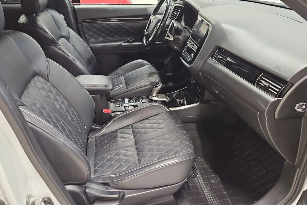 MITSUBISHI Outlander PHEV 2019