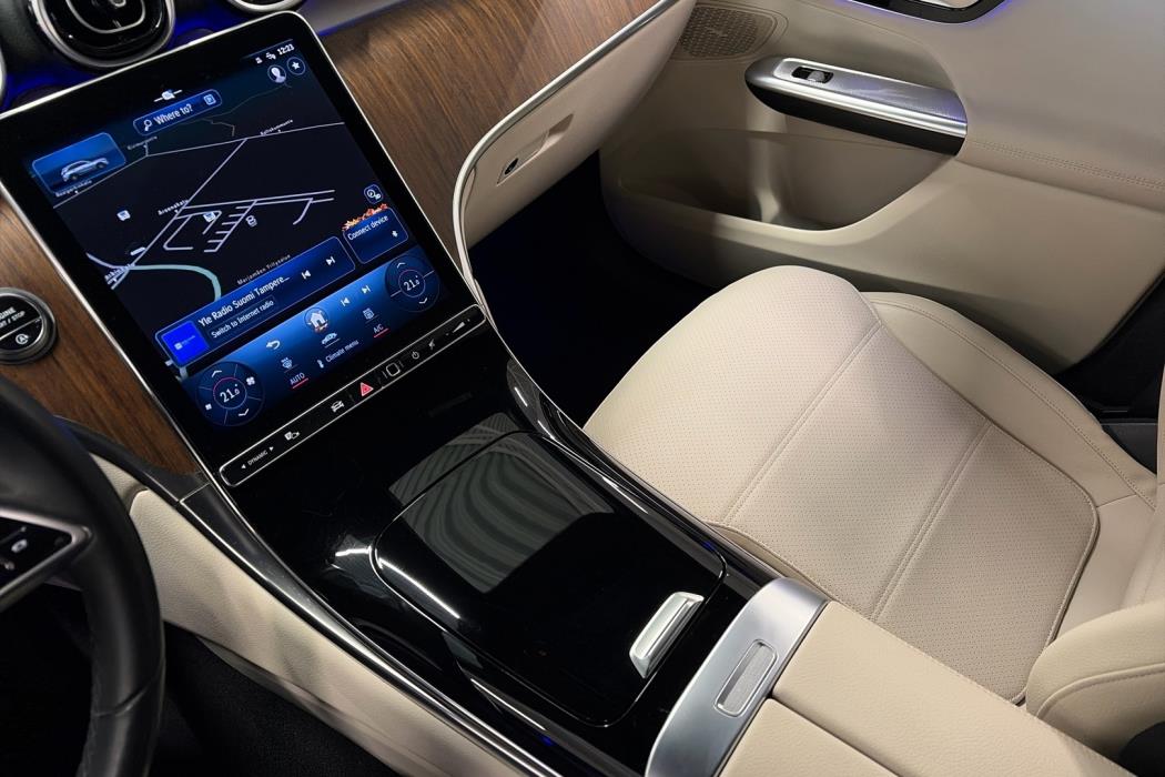 MERCEDES-BENZ GLC 2023