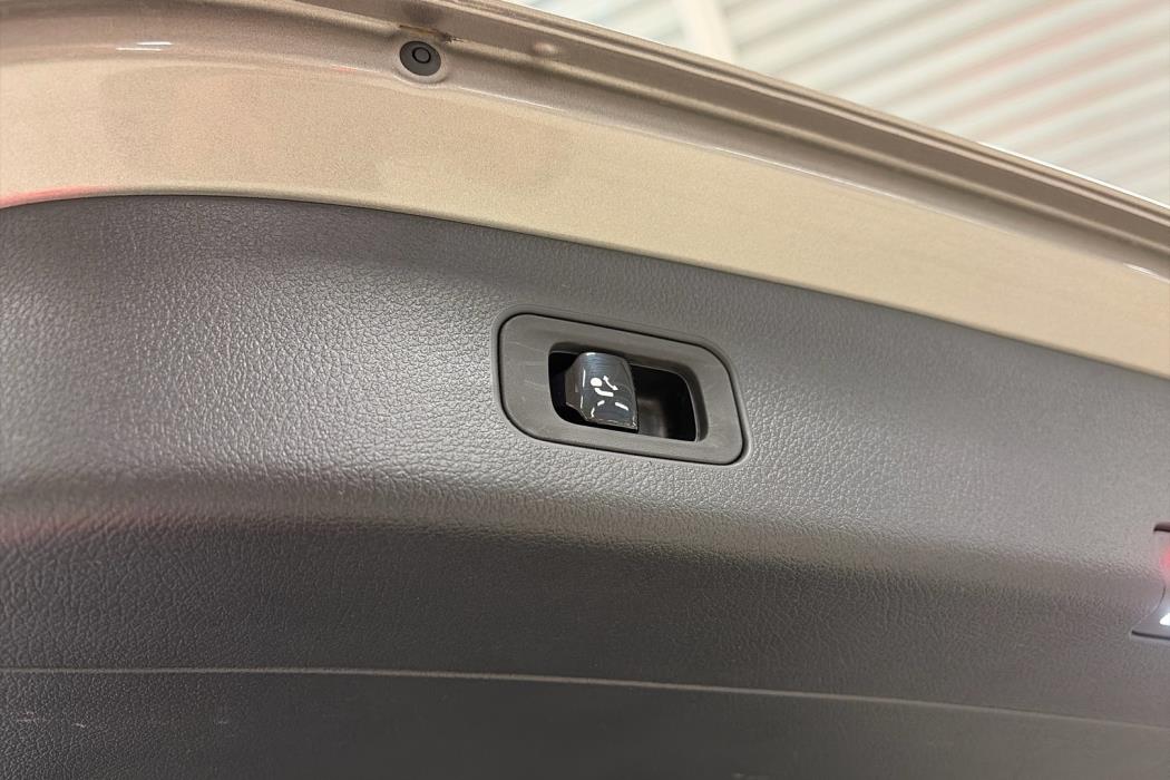 MERCEDES-BENZ GLC 2023