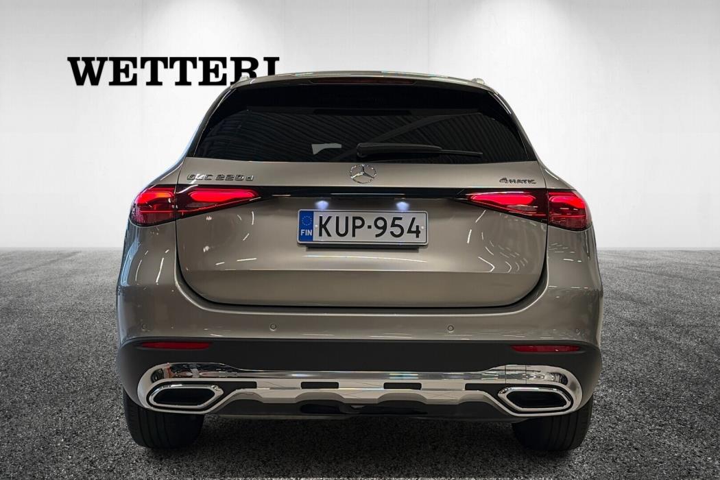 MERCEDES-BENZ GLC 2023