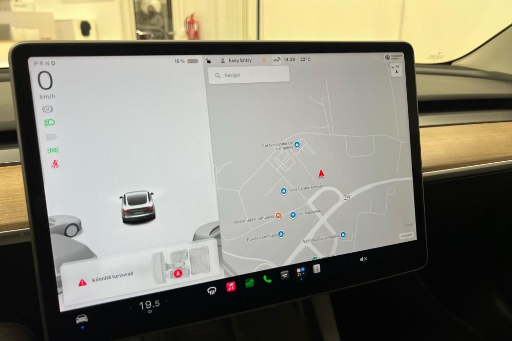 TESLA Model 3 2022