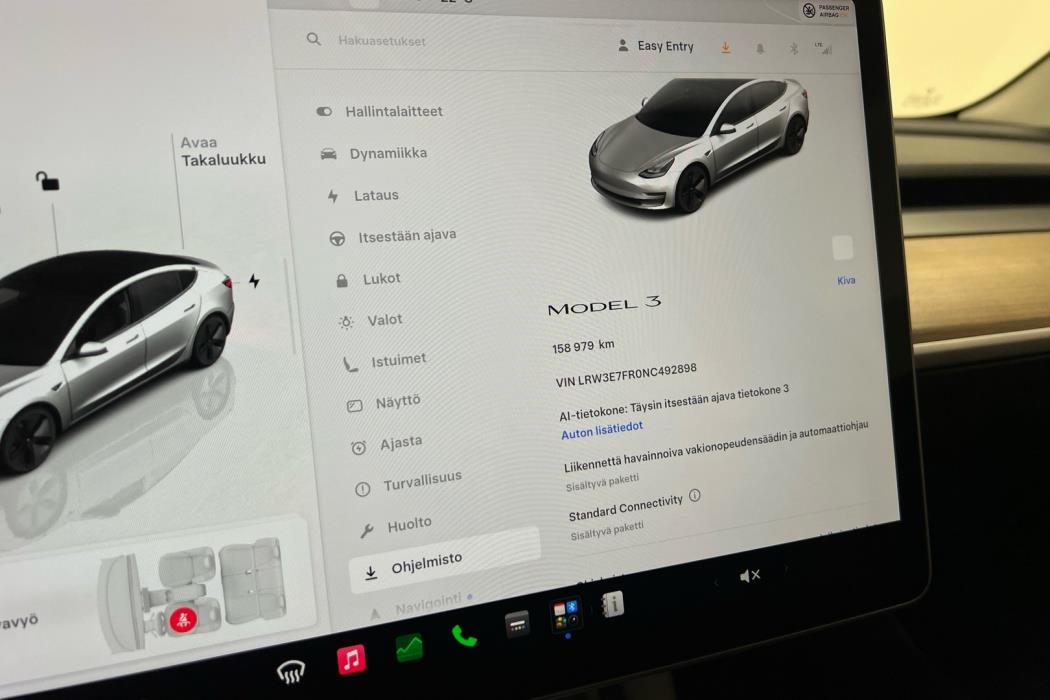 TESLA Model 3 2022