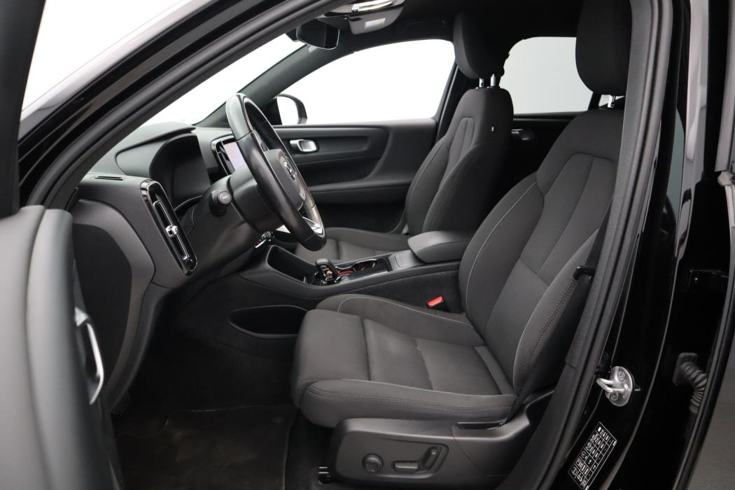 VOLVO XC40 2023