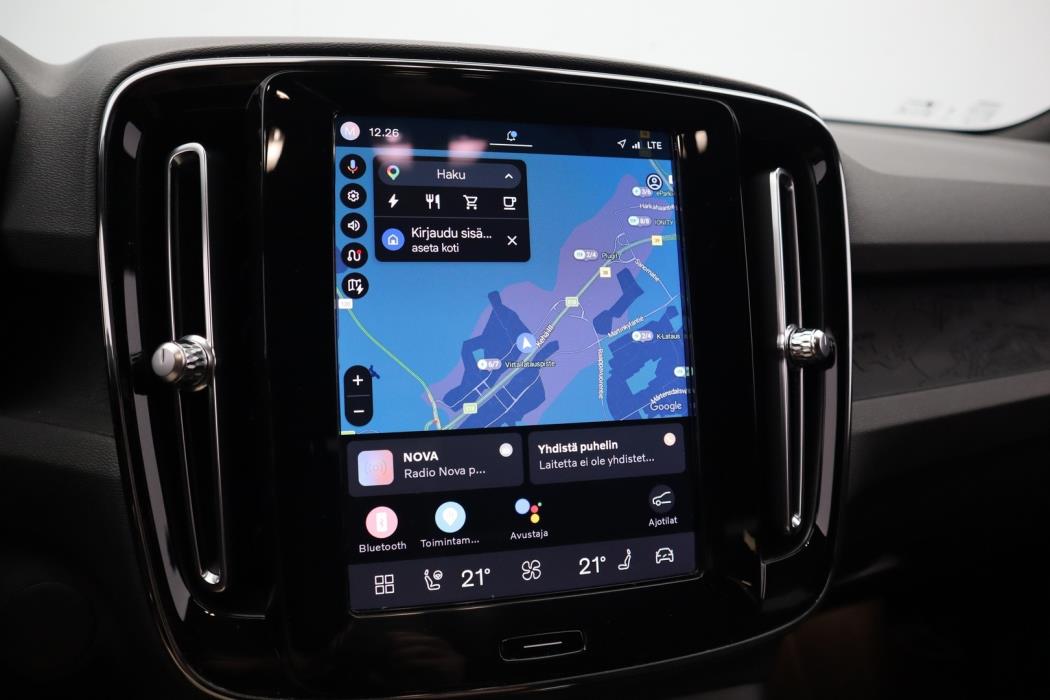 VOLVO XC40 2023