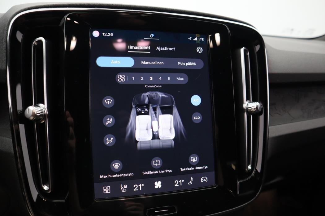 VOLVO XC40 2023