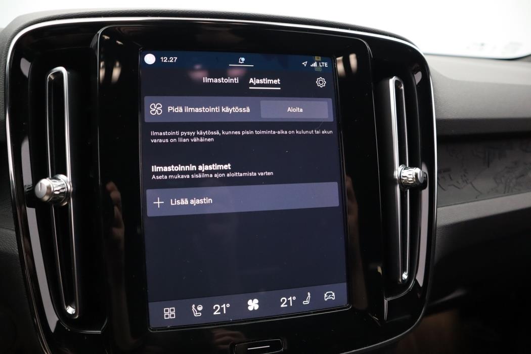 VOLVO XC40 2023
