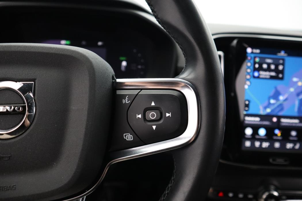 VOLVO XC40 2023