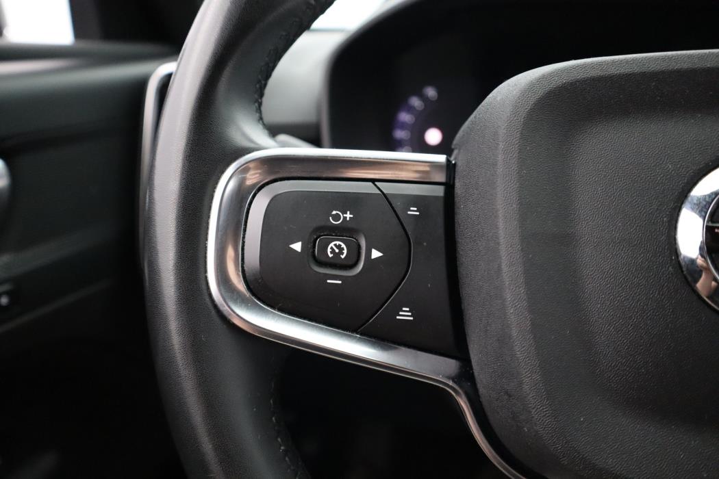 VOLVO XC40 2023