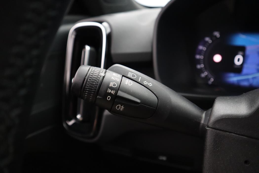VOLVO XC40 2023