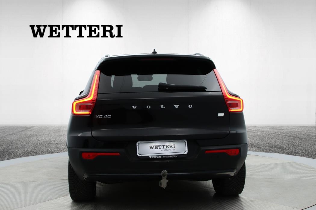 VOLVO XC40 2023