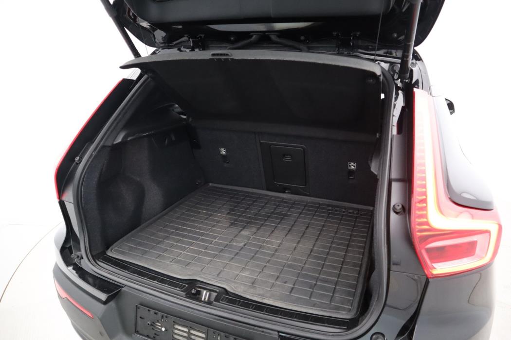 VOLVO XC40 2023