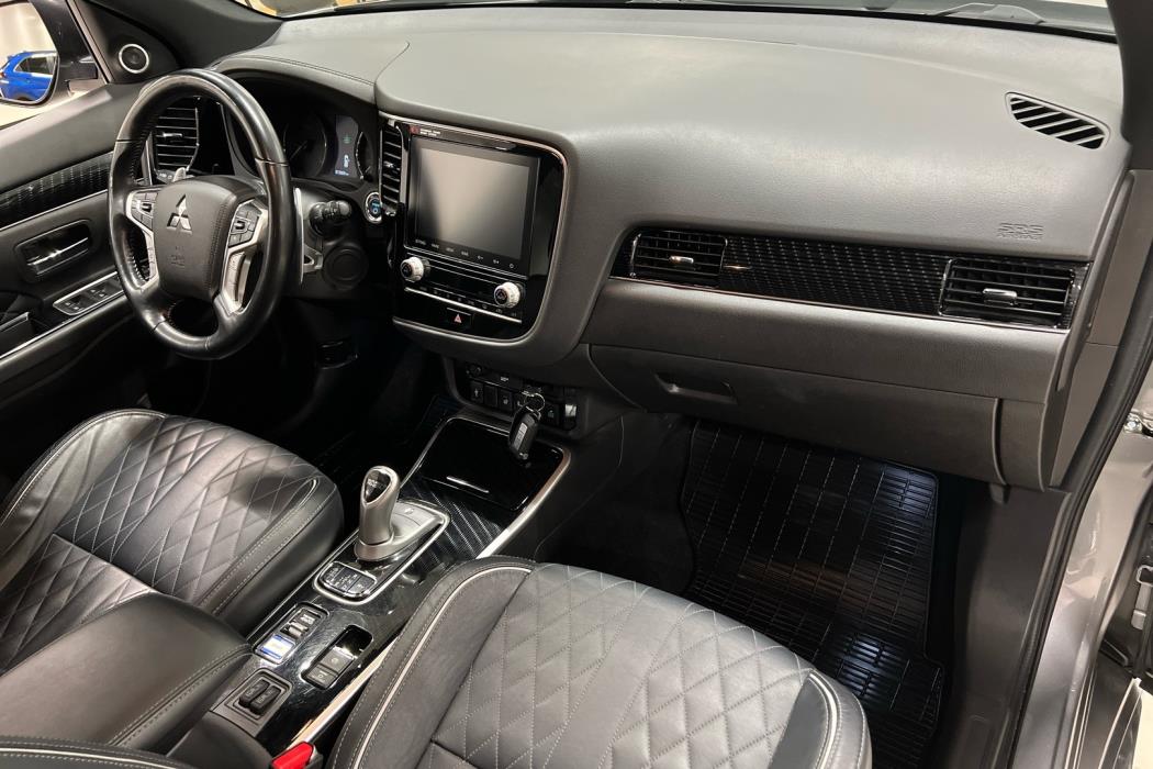 MITSUBISHI Outlander PHEV 2020