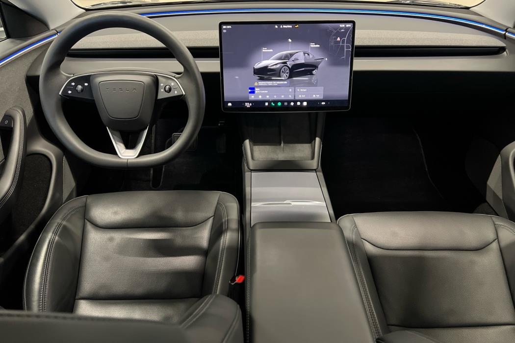 TESLA Model 3 2024