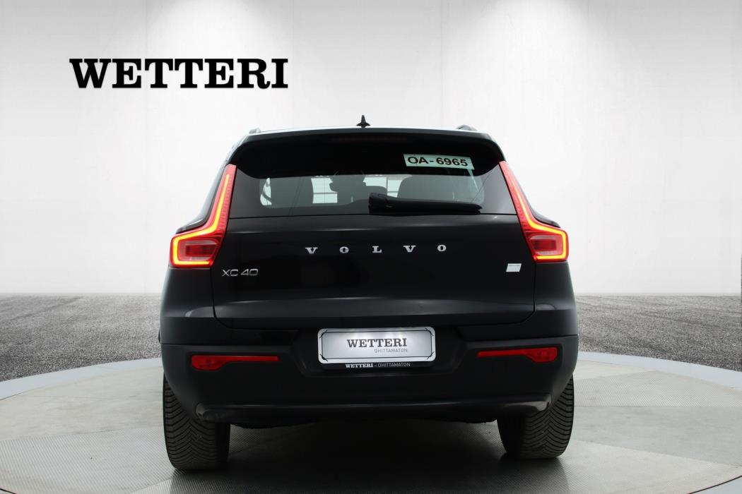 VOLVO XC40 2023