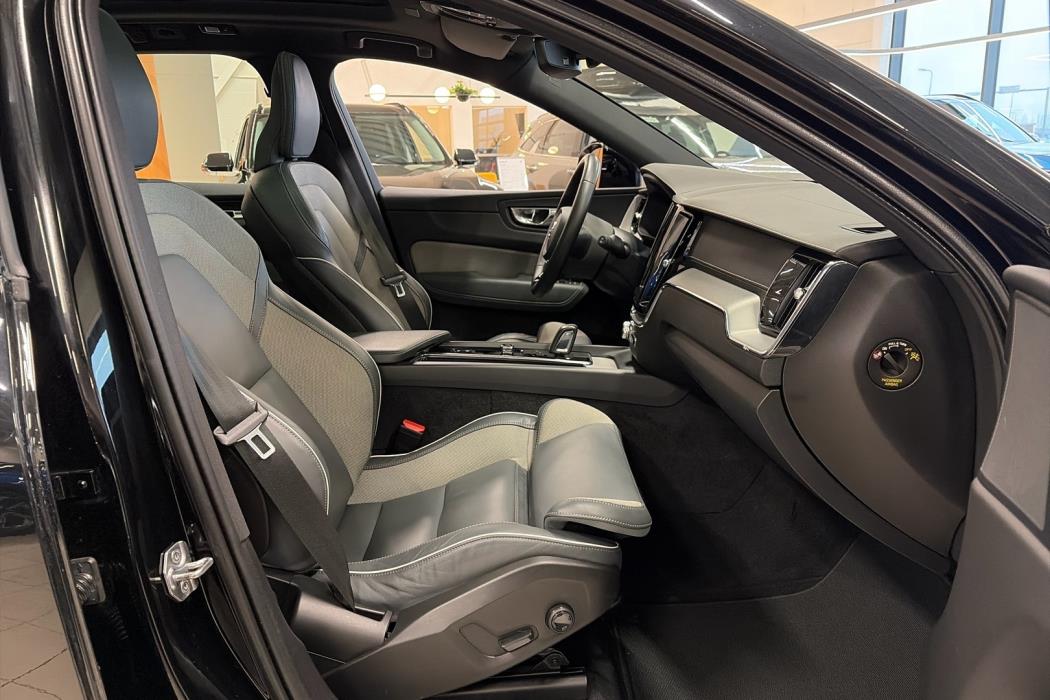 VOLVO XC60 2022