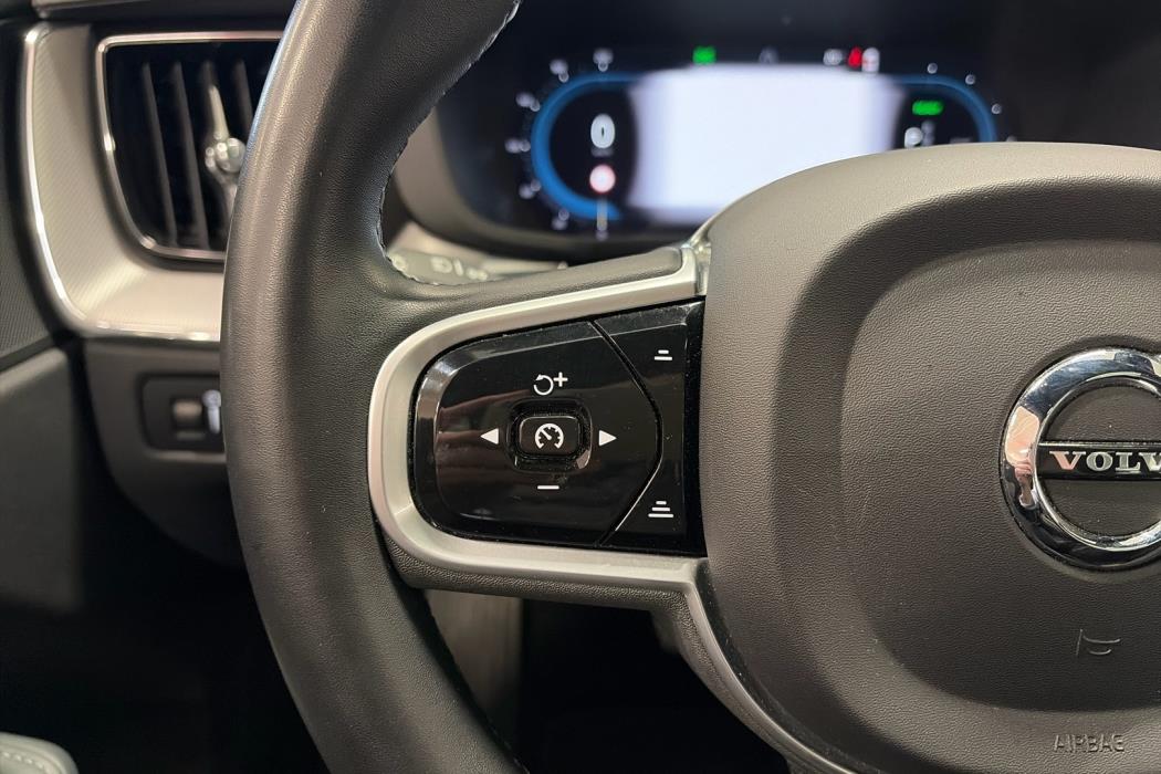 VOLVO XC60 2022