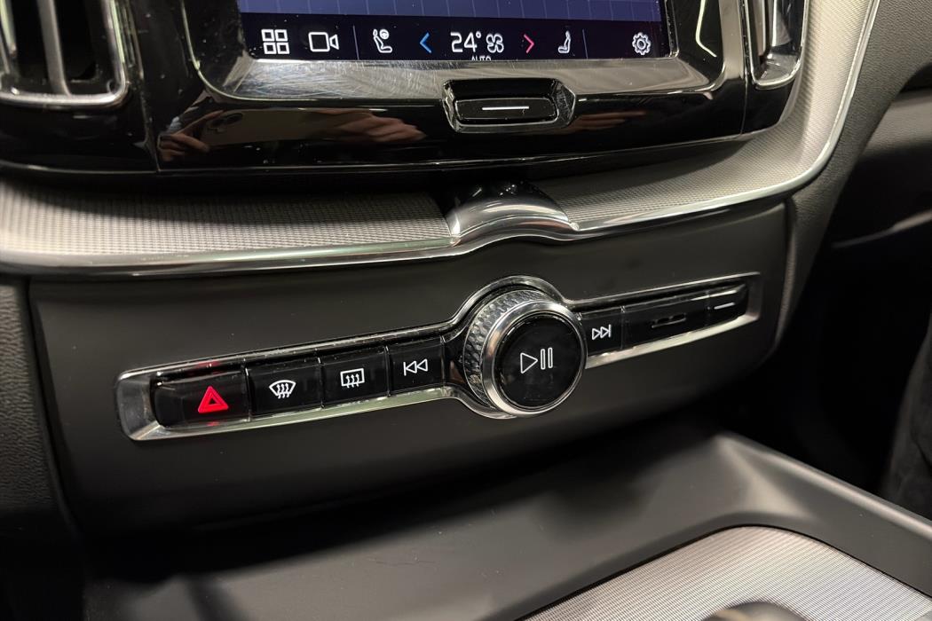 VOLVO XC60 2022