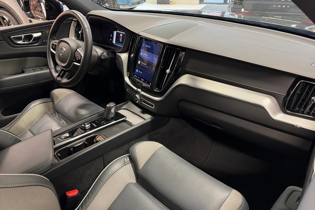 VOLVO XC60 2022