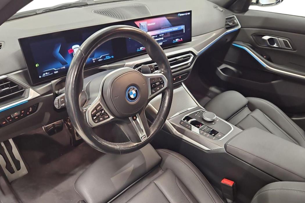 BMW 330 2024