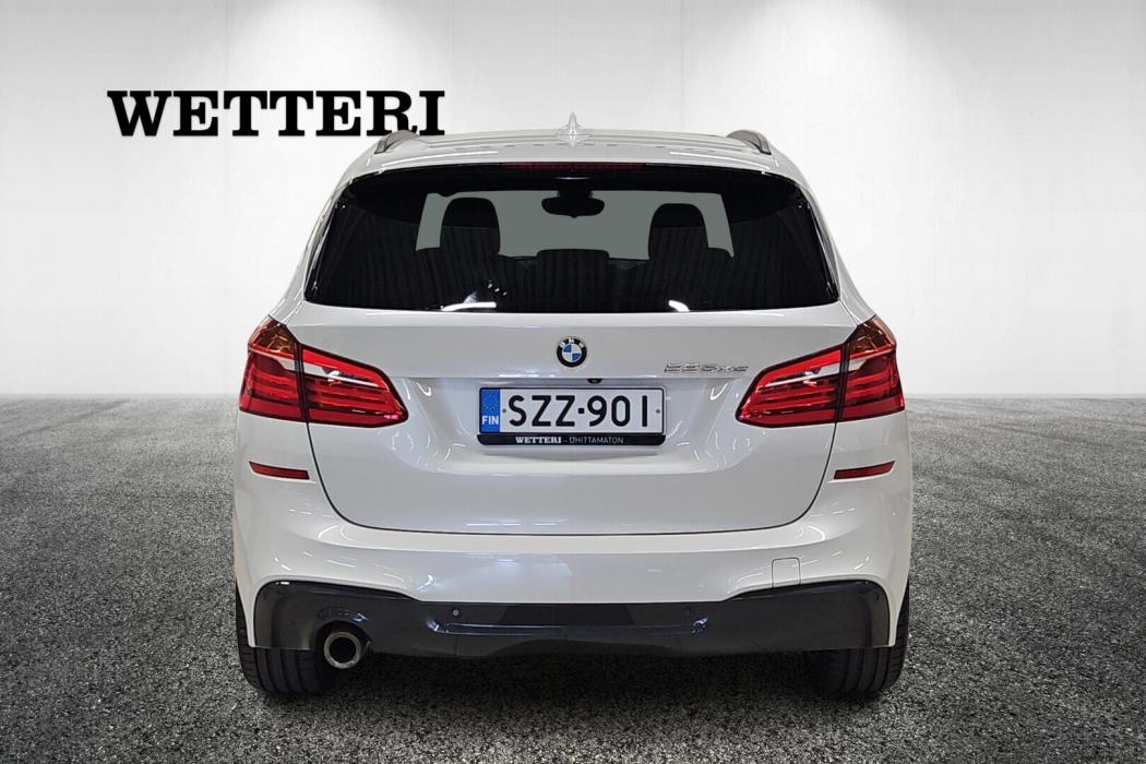 BMW 225 2018