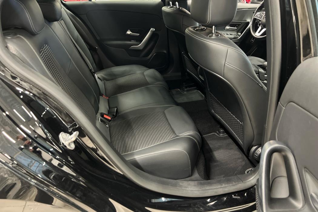 MERCEDES-BENZ A 2022