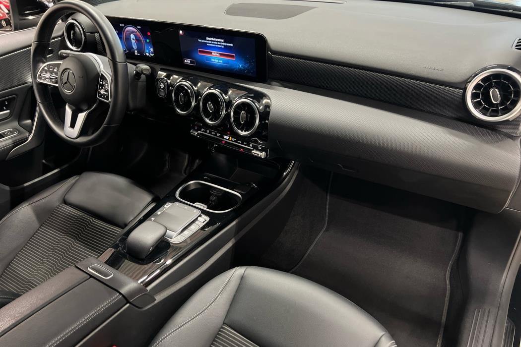 MERCEDES-BENZ A 2022