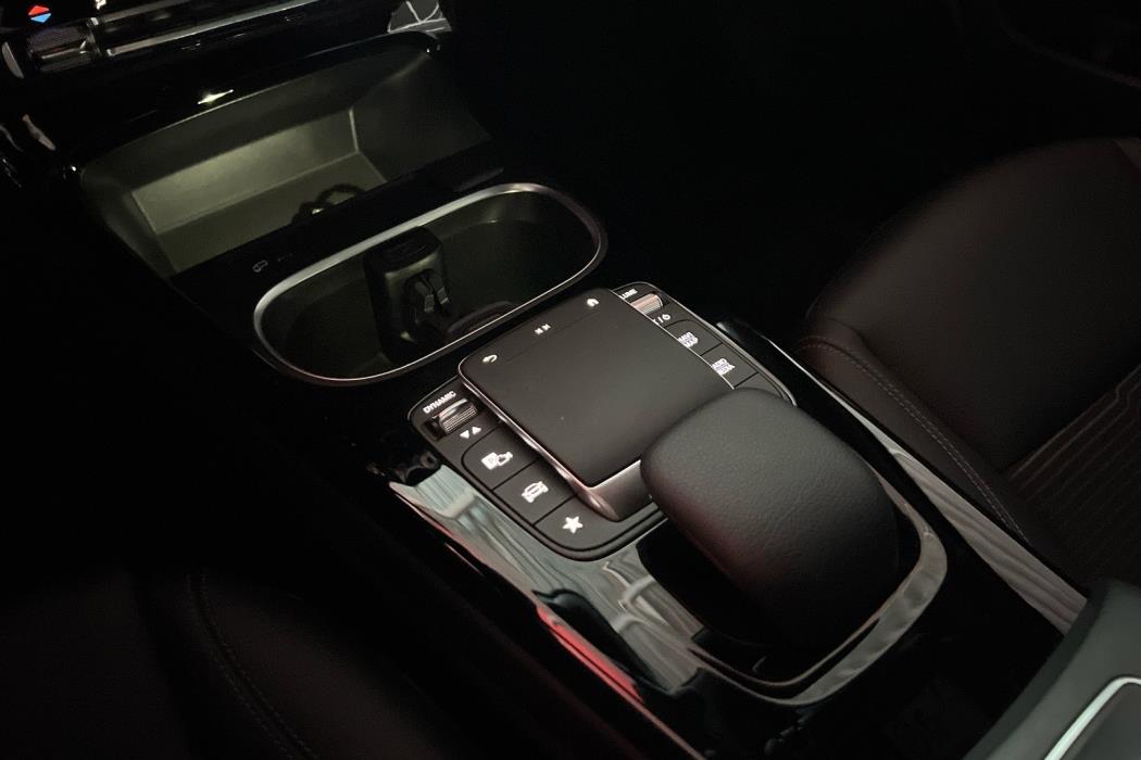 MERCEDES-BENZ A 2022