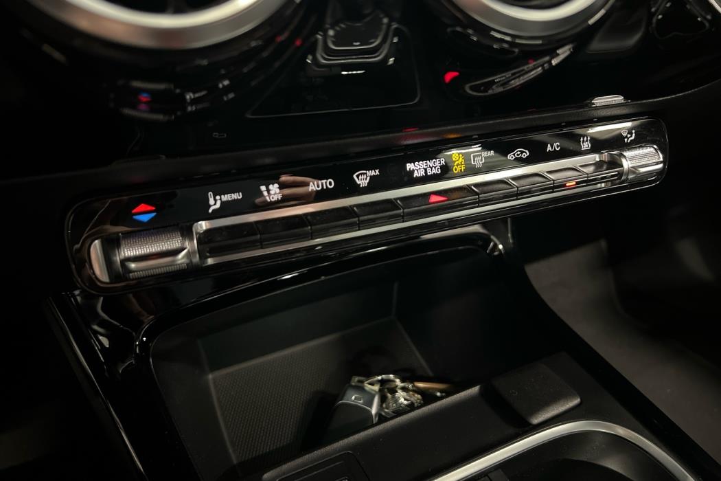 MERCEDES-BENZ A 2022