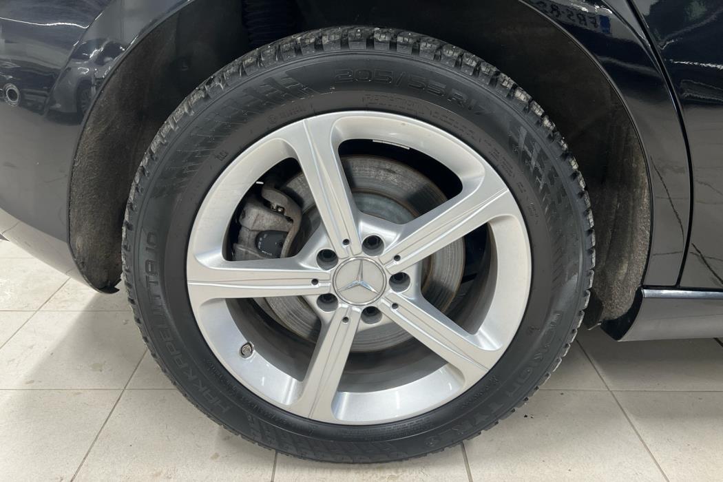 MERCEDES-BENZ A 2022