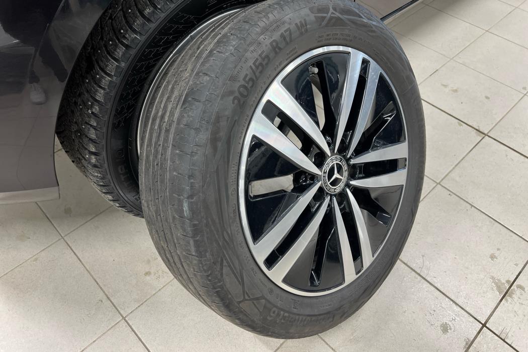 MERCEDES-BENZ A 2022