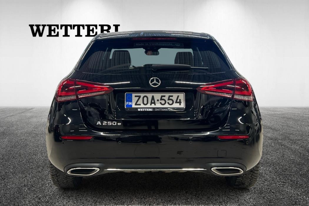 MERCEDES-BENZ A 2022