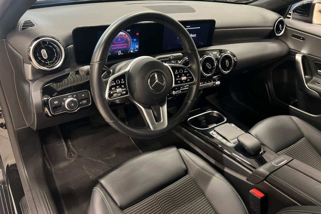 MERCEDES-BENZ A 2022