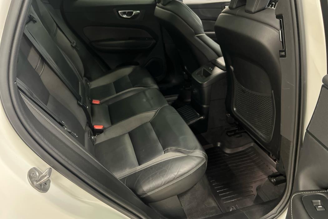 VOLVO XC60 2022