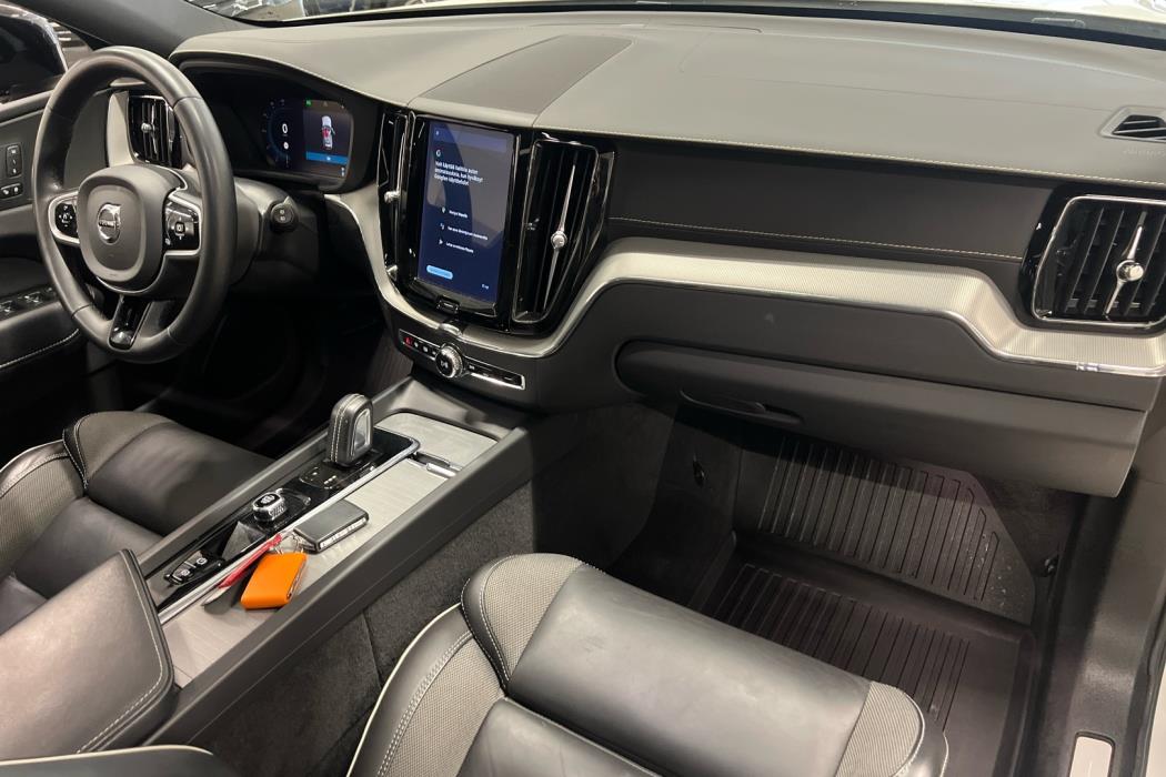 VOLVO XC60 2022