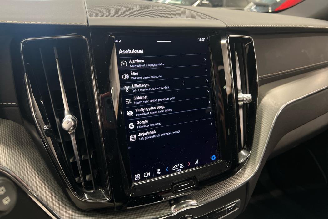 VOLVO XC60 2022