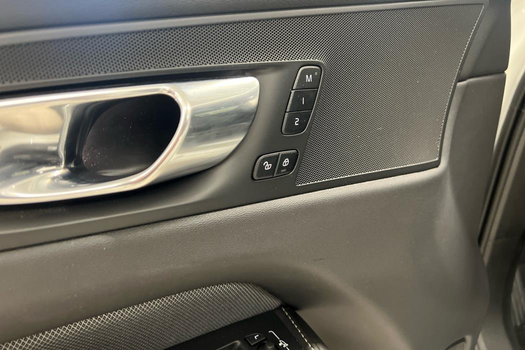 VOLVO XC60 2022