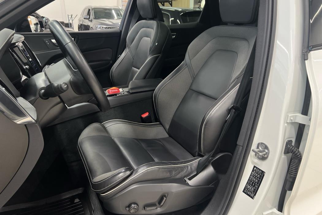 VOLVO XC60 2022