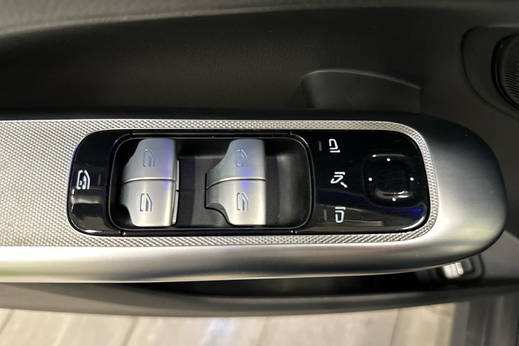 MERCEDES-BENZ GLC 2023