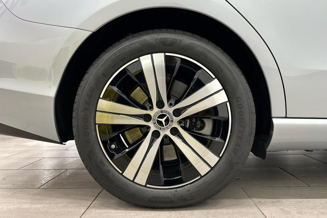 MERCEDES-BENZ C 2025