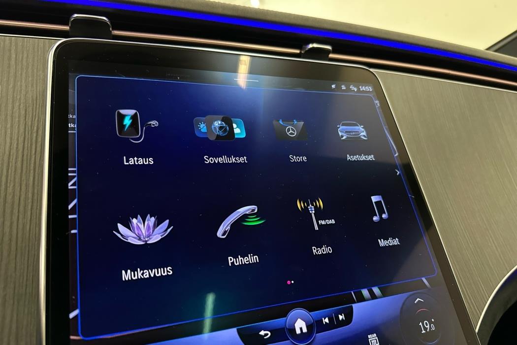 MERCEDES-BENZ EQE 2023