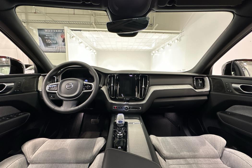 VOLVO XC60 2025